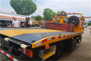 石河子附近拖车电话号码服务